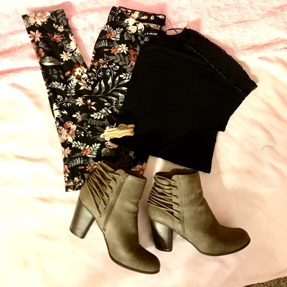 ☺️CLOSET CLEAR OUT!!!!☺️ SUPER SOFT LEGGINGS